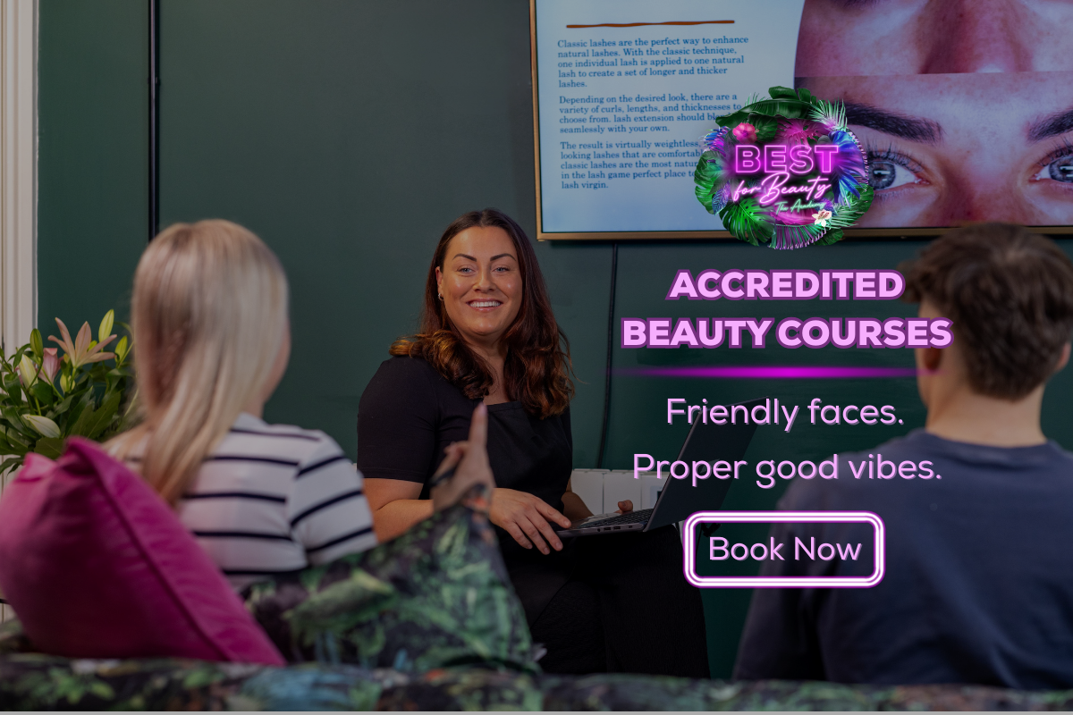 Picture of a trainer leading a beauty course